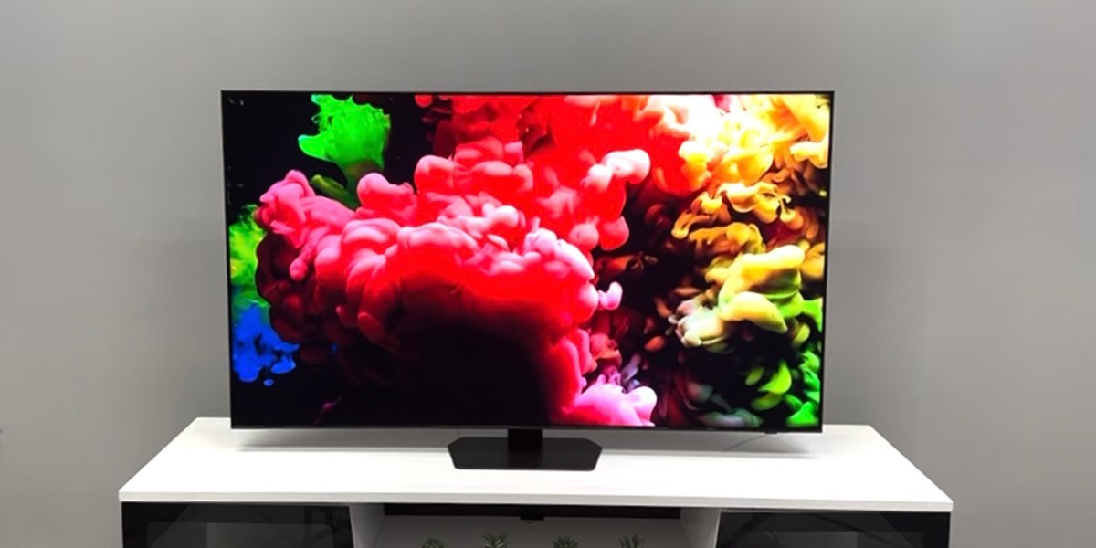 Samsung QN90D on console with colorful image on screen
