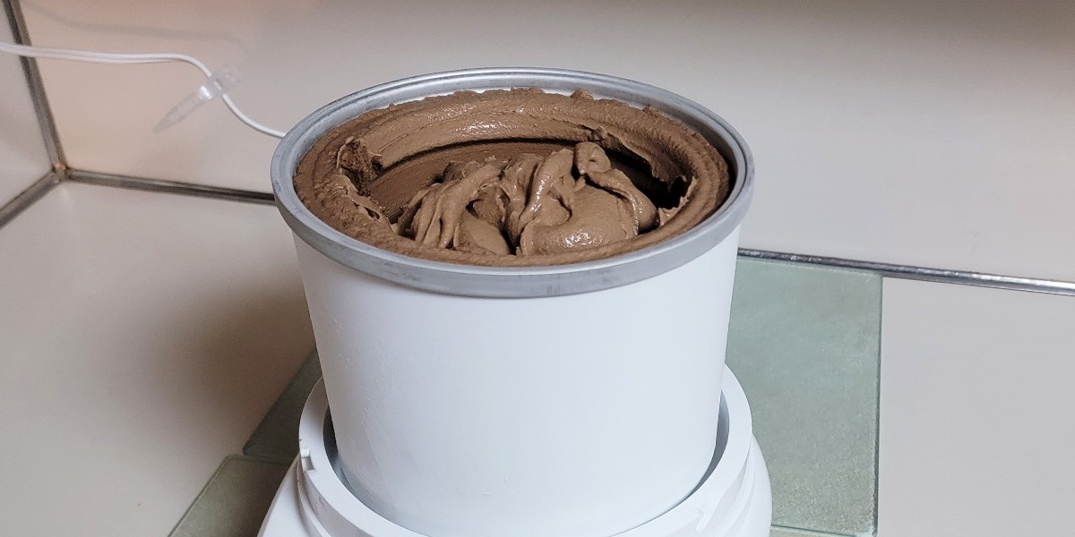 Cuisinart ICE021 with ice cream on kitchen counter