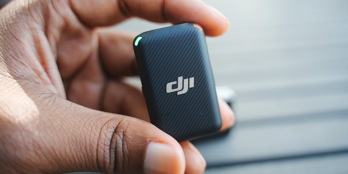 hand holding lav mic