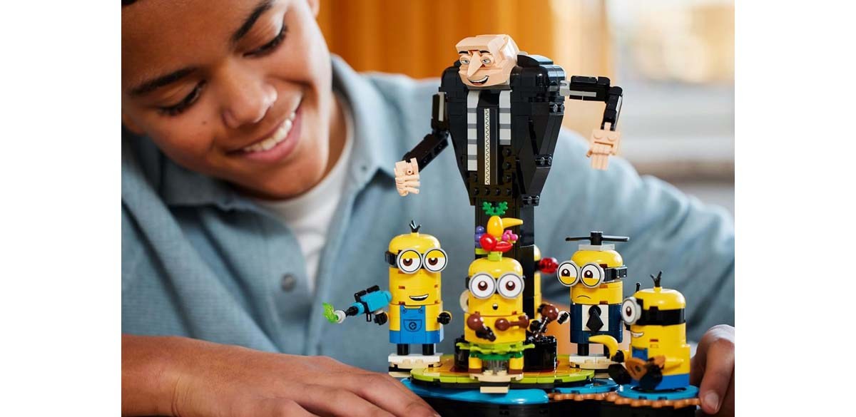 LEGO Despicable Me 4 Brick-Built Gru and Minions Figure