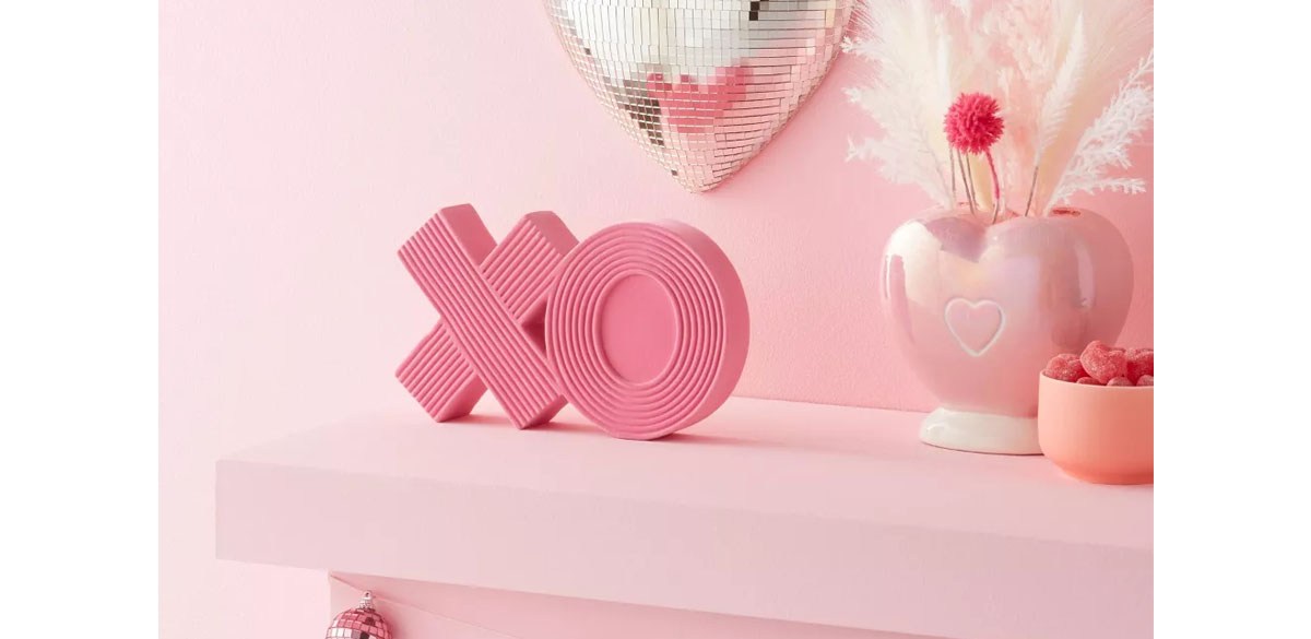 XO Flocked Valentine's Day Decor Pink
