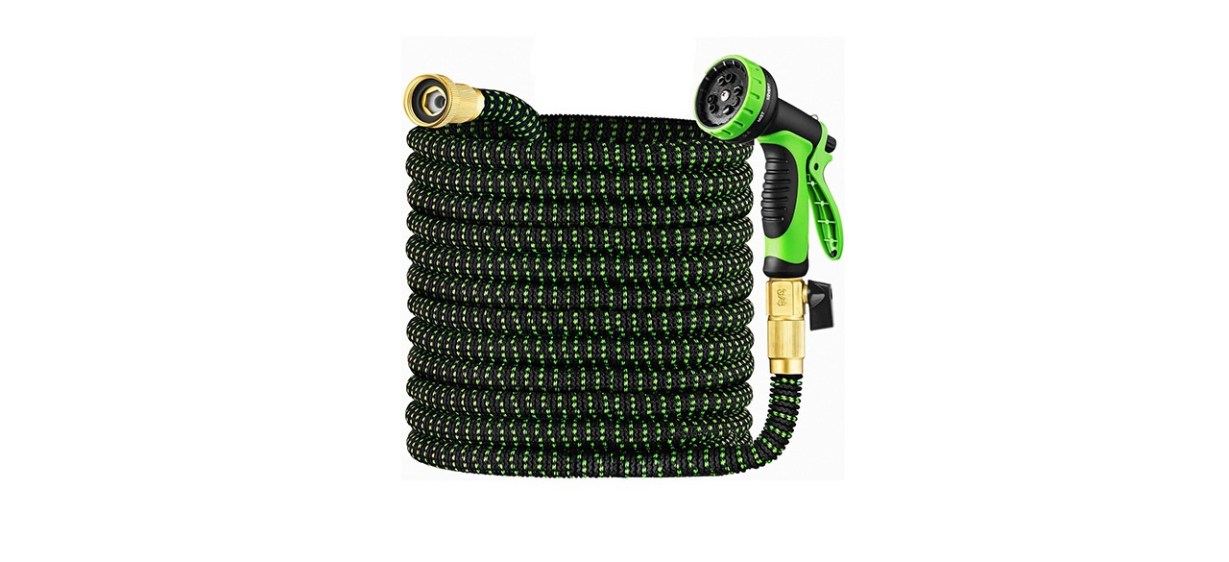 handheld water hose with a multifunction nozzle