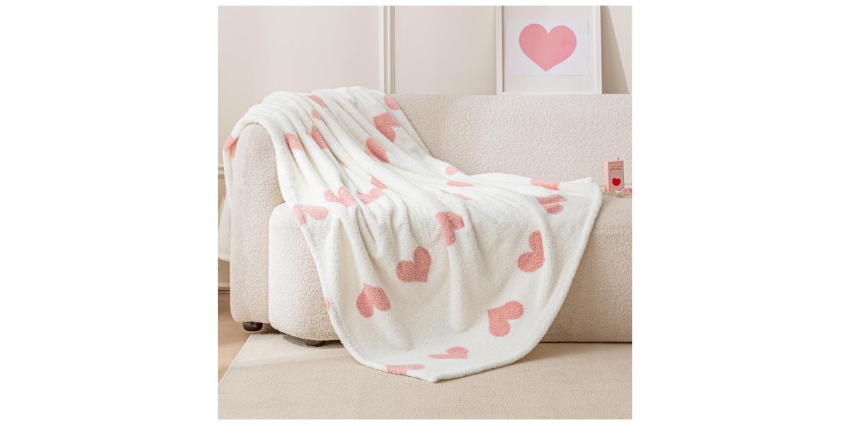 Amazon Basics Fleece Throw Blanket